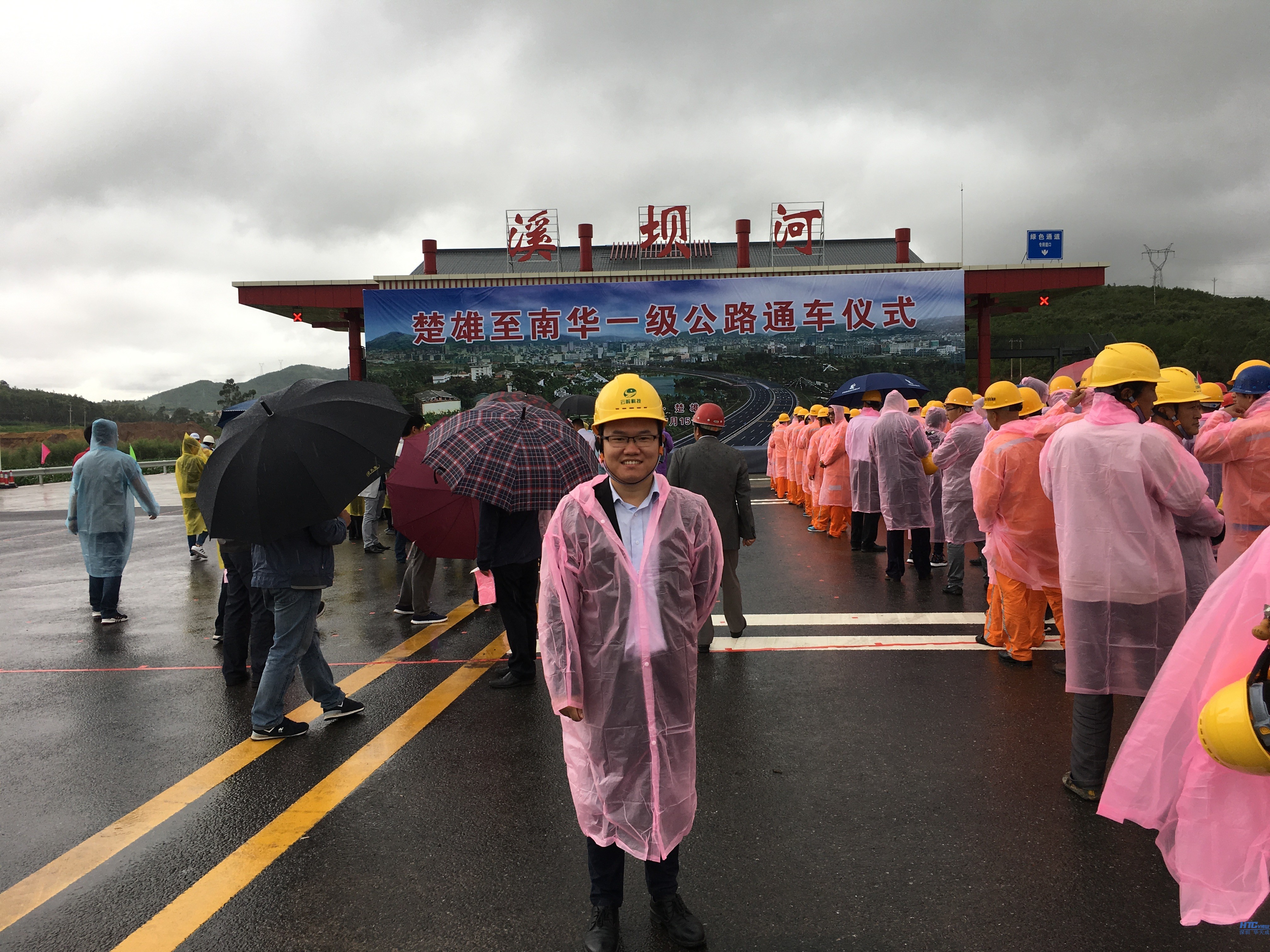 MYBALL迈博科技市场部储先生在仪式现场 MYBALL迈博科技市场部储先生在仪式现场