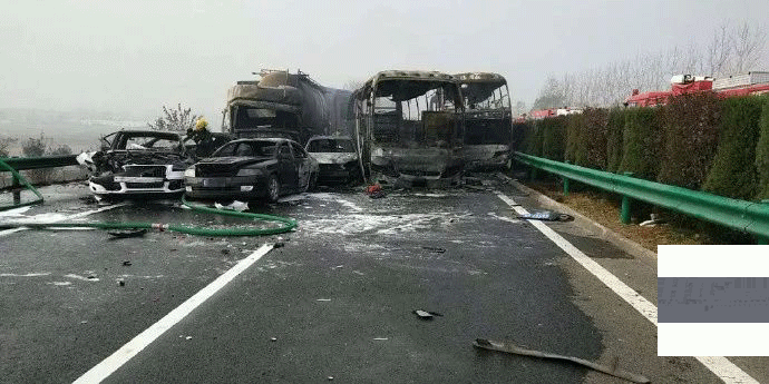 安徽阜阳连环车祸现场 安徽阜阳连环车祸现场